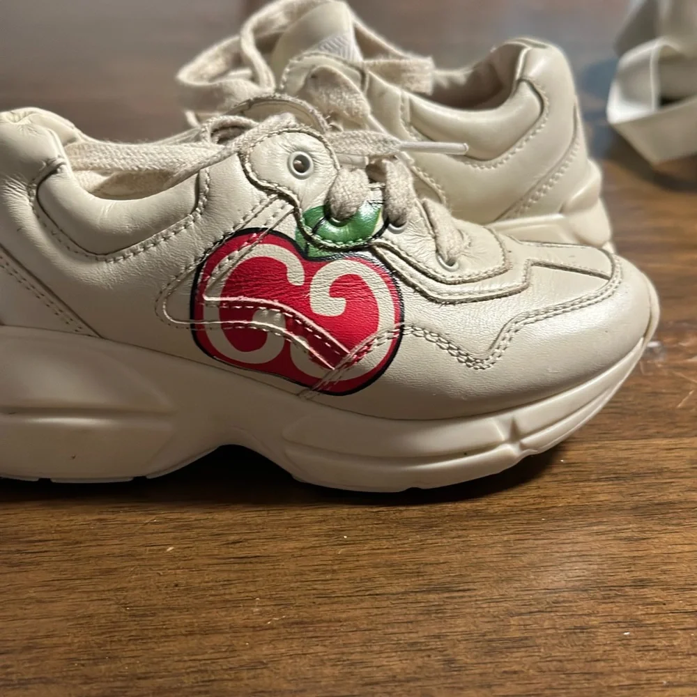 Gucci Kid Shoe European size 24 US size 7.5 - Picture 1 of 2